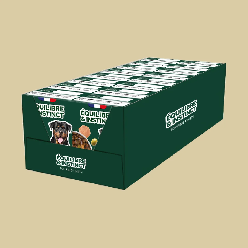 Boîte présentoir Équilibre & Instinct contenant plusieurs sachets de topping pour alimentation de chien.