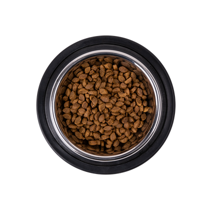 Une gamelle remplie de croquettes pour chat adulte riches en volaille fraiche de la marque EQUILIBRE & INSTINCT